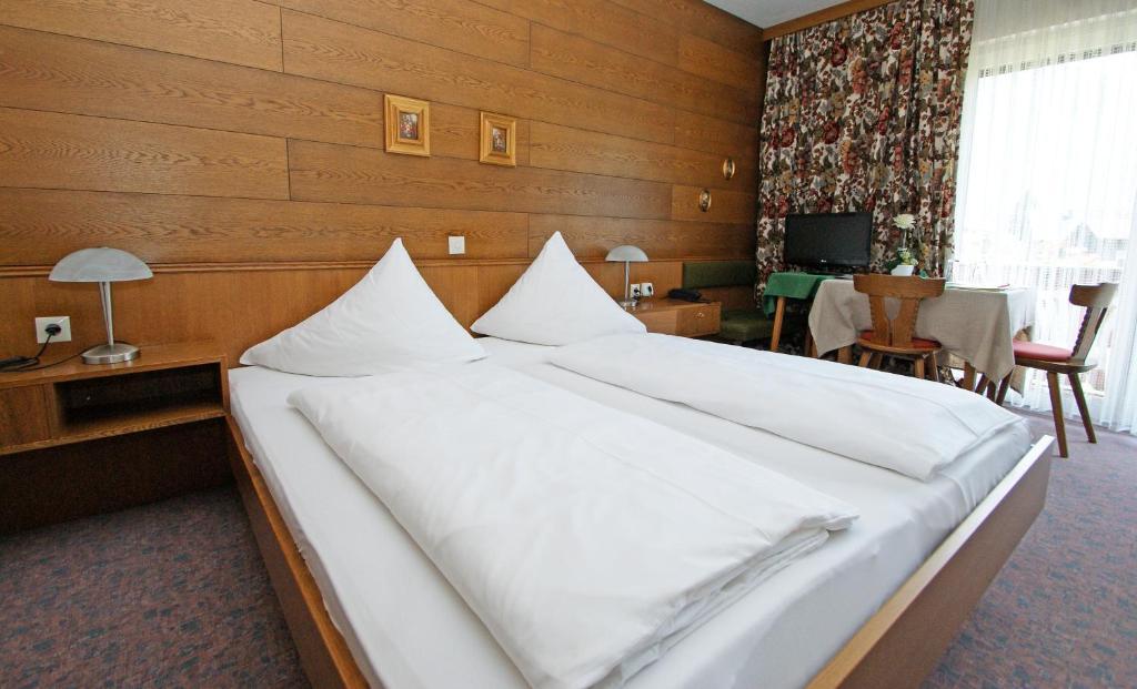 Hotel Alpenblick Schruns Zimmer foto